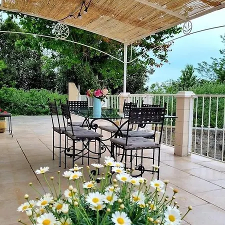 Holiday home Authentique Mas Provencal Entre Et Camargue