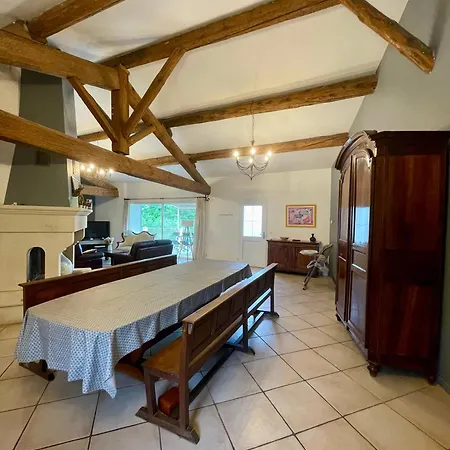 Holiday home Authentique Mas Provencal Entre Et Camargue
